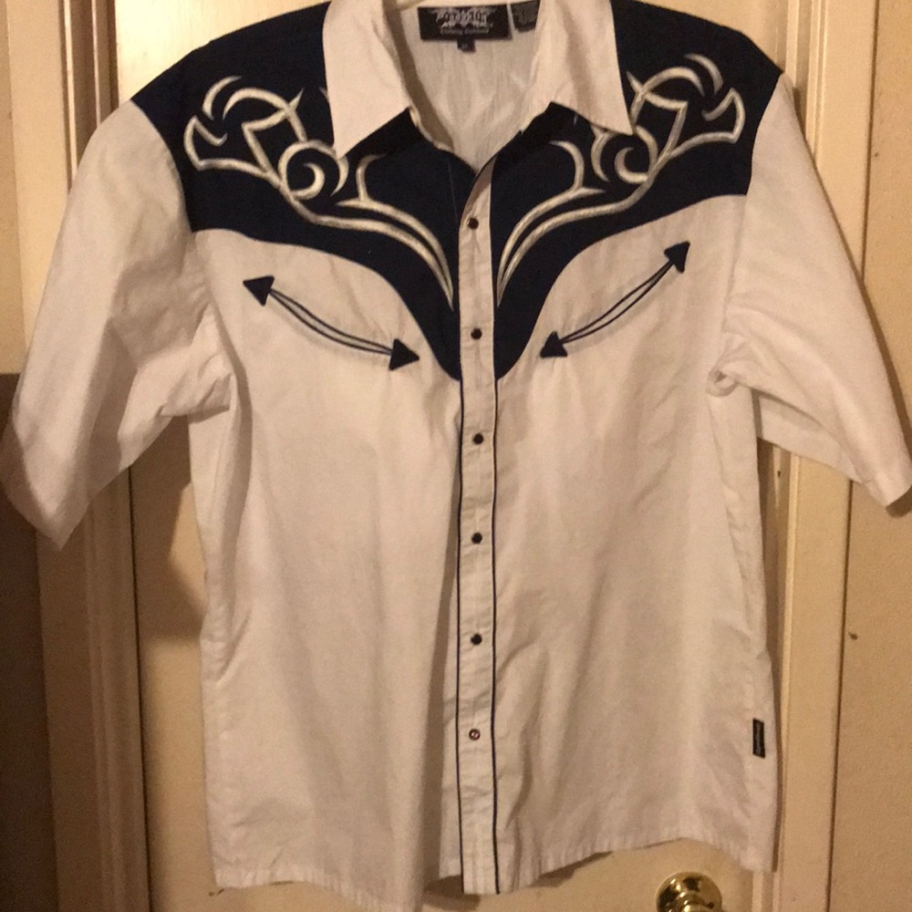 Men’s western yoke real arrow pockets shirt. Size XL.